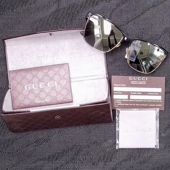 GUCCI Square Black Gold Mirrored Sunglasses w/ Case, Authenticity Card & Cloth - Picture 6 of 7